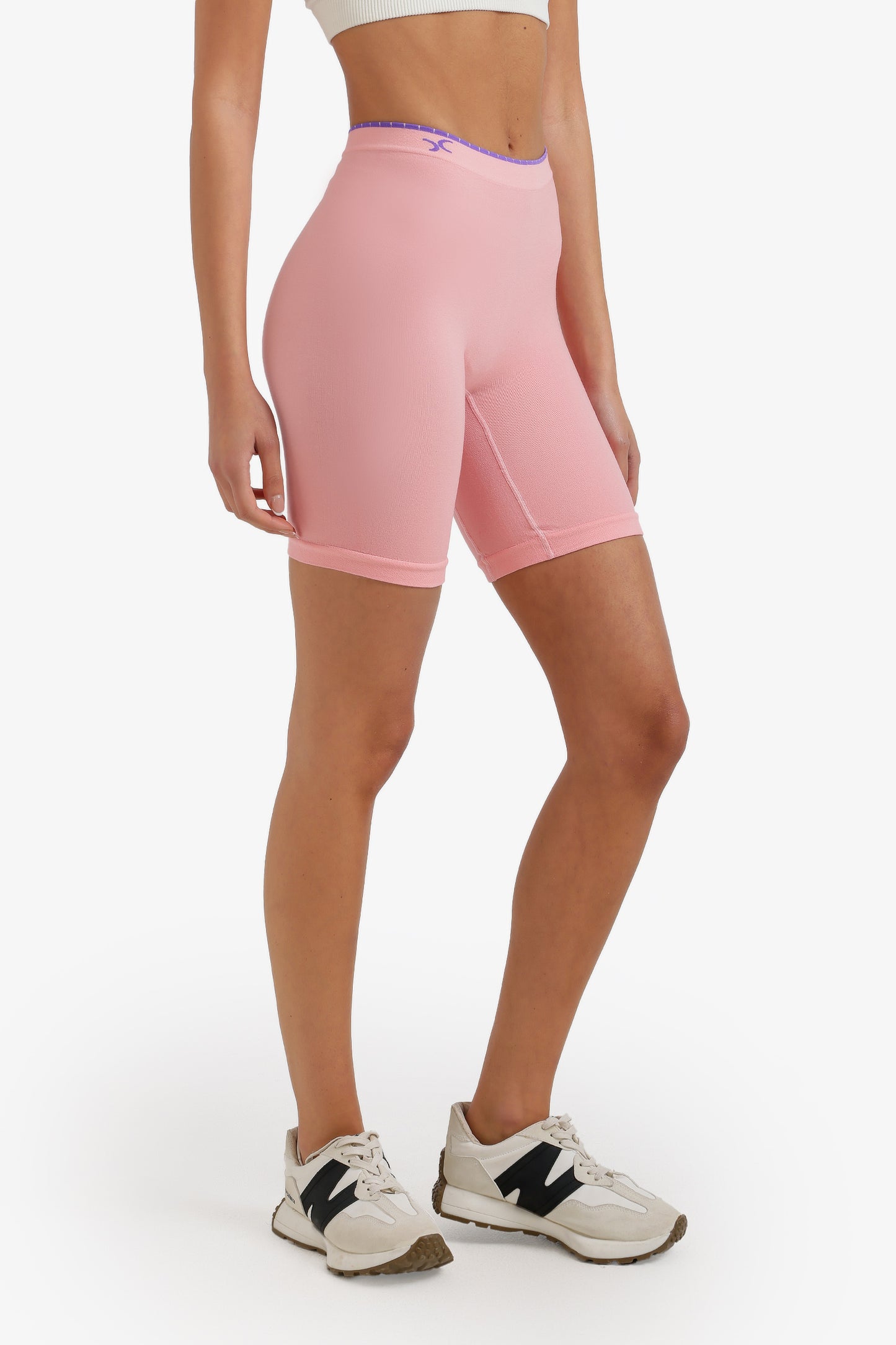 شورت متوسط  الطول بدون خياطة