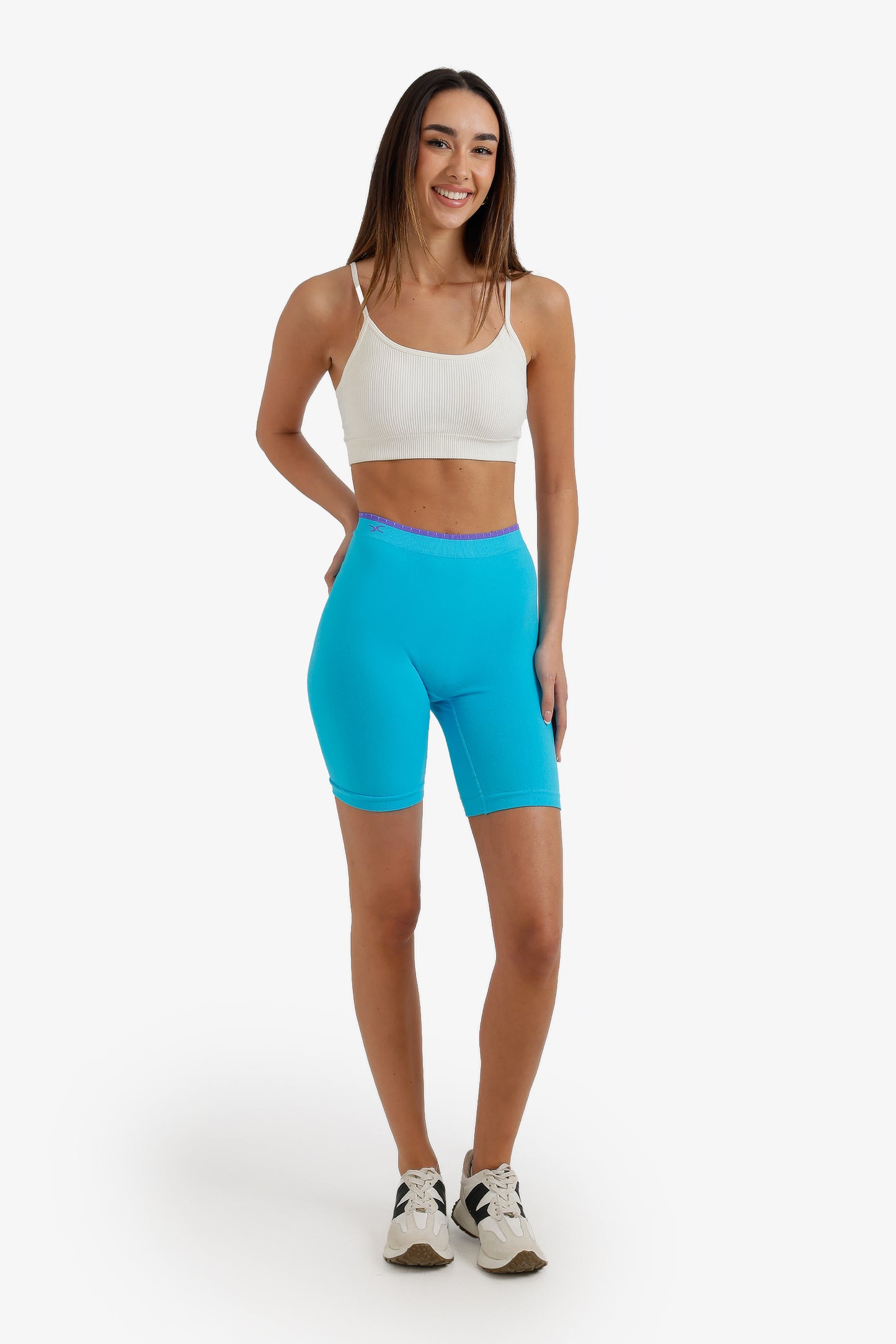 شورت متوسط  الطول بدون خياطة