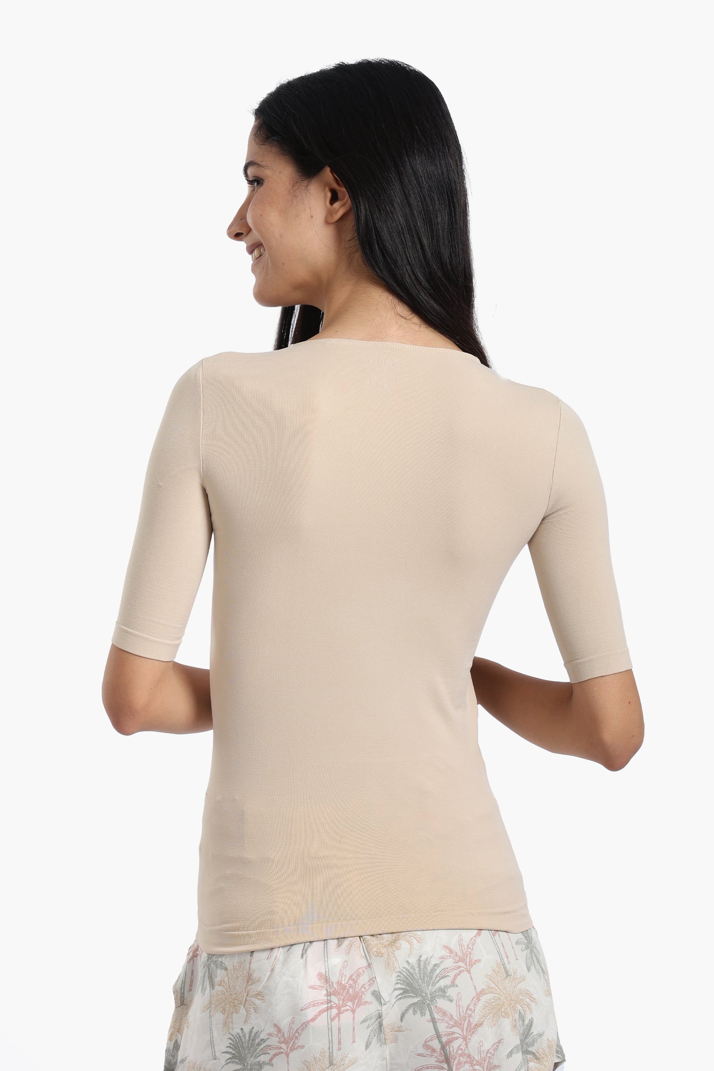 توب أساسي بأكمام قصيرة