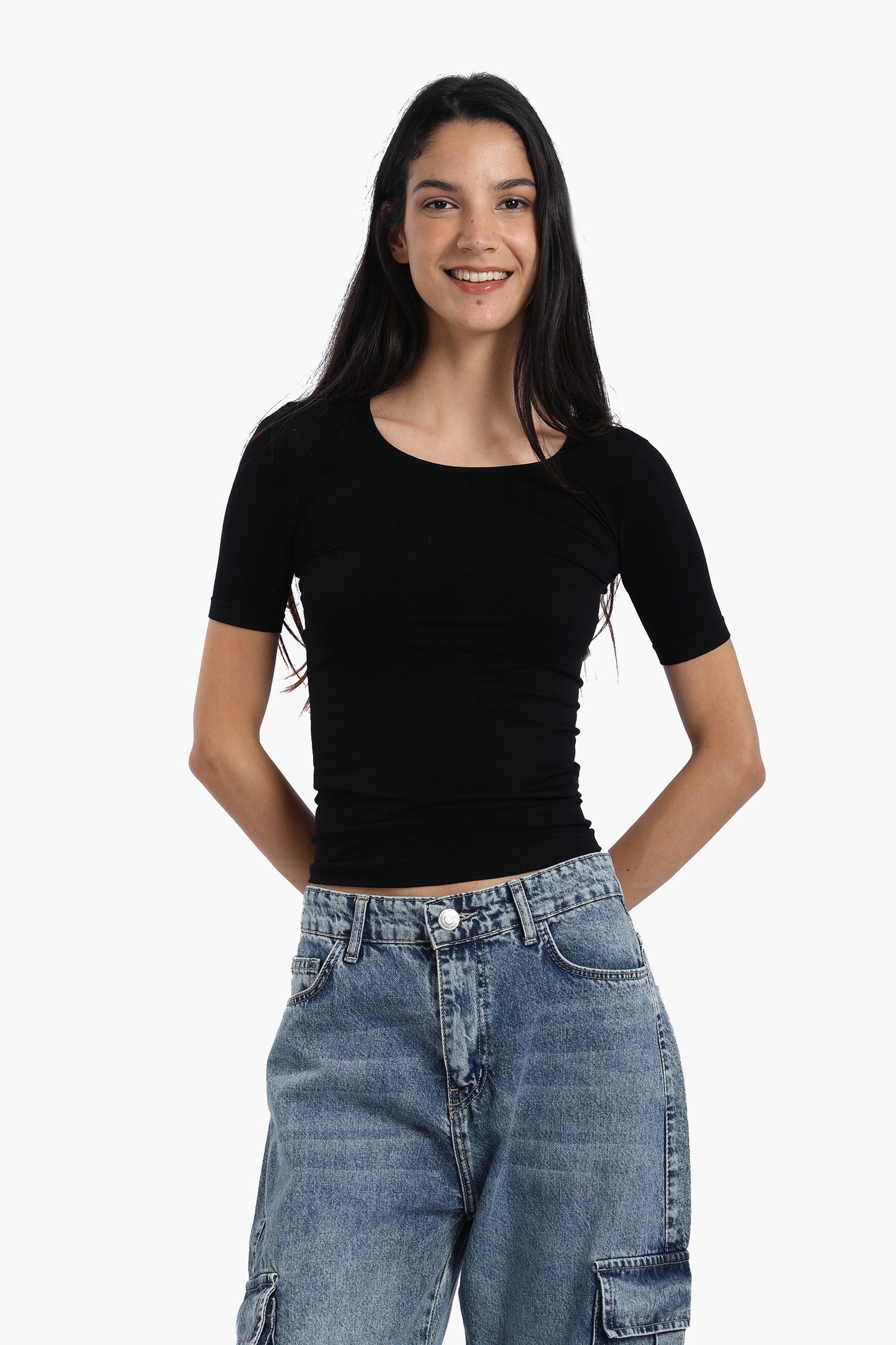 توب أساسي بأكمام قصيرة