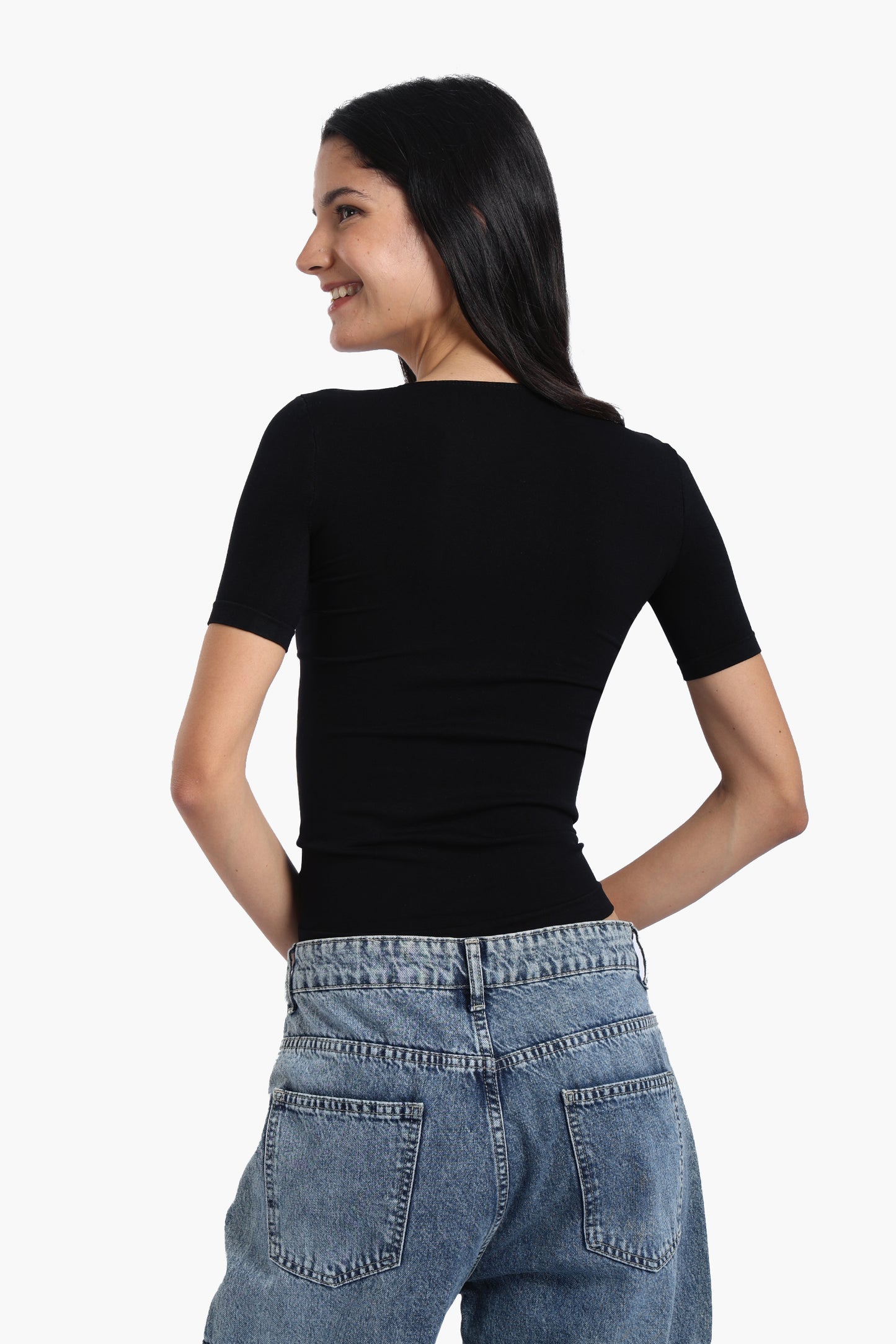 توب أساسي بأكمام قصيرة