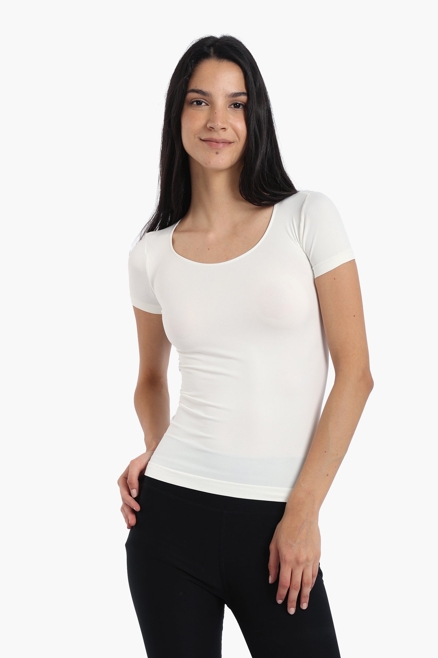 توب أساسي بأكمام قصيرة