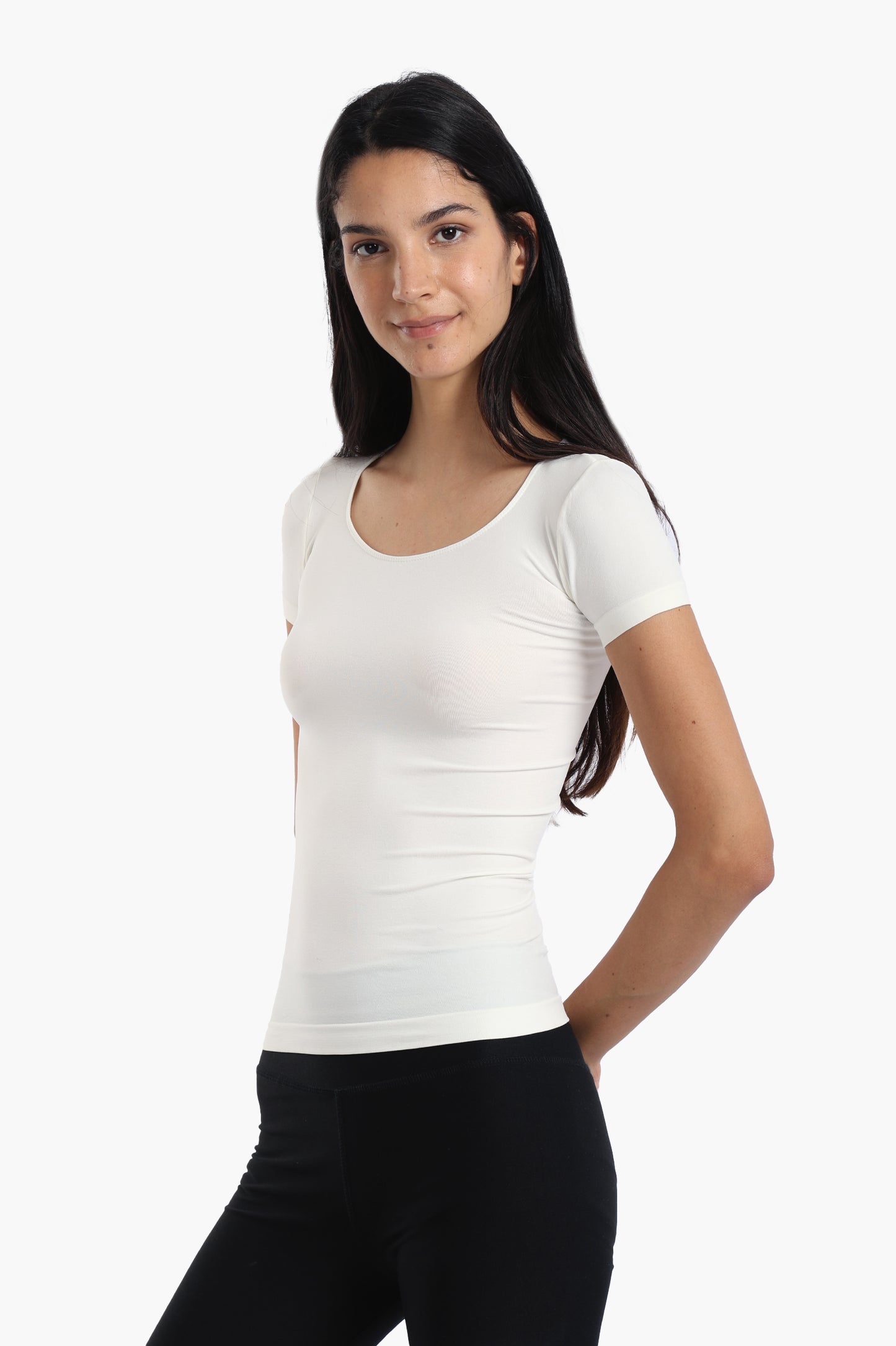 توب أساسي بأكمام قصيرة