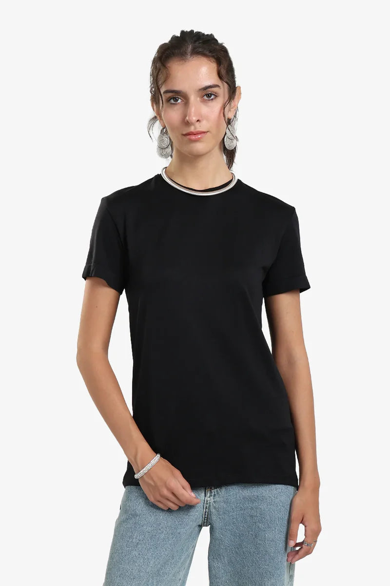 توب بياقة دائرية بأكمام قصيرة