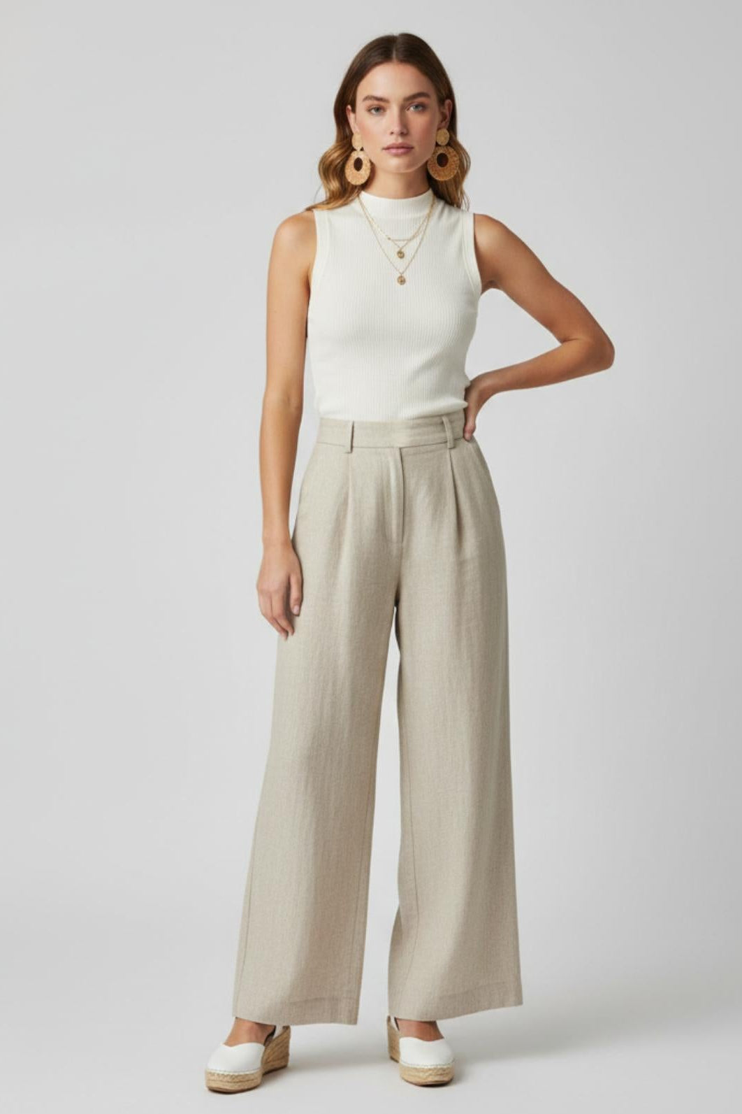 توب بياقة عالية بدون أكمام