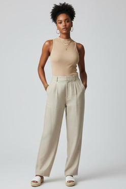 توب بياقة عالية بدون أكمام