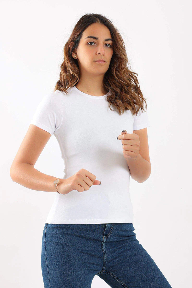 توب بياقة دائرية بقصة ضيقة